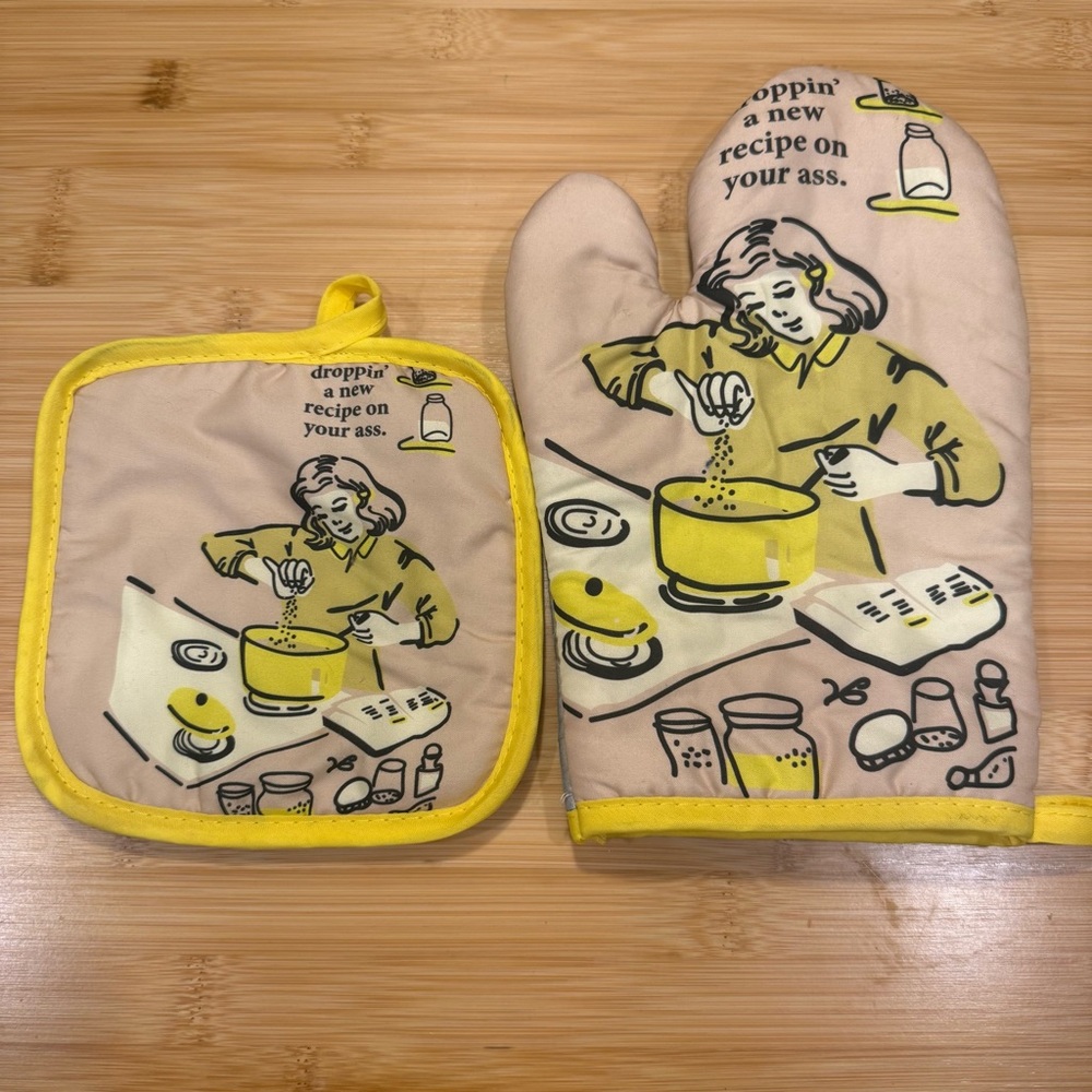 Retro Kitchen Oven Mitt and Pot Holder Set